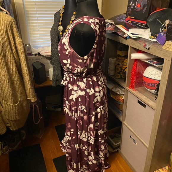 Purple and white maxi dress, size 18. - Picture 2 of 9